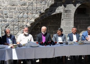 Amed’te farklı inançtan isimler aynı sofrada buluştu