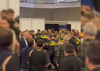 Amsterdam'da sandık başında kavga: Polis OHAL ilan etti