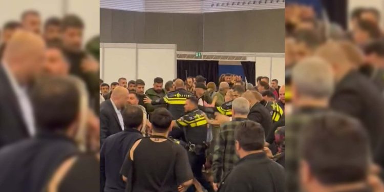 Amsterdam'da sandık başında kavga: Polis OHAL ilan etti