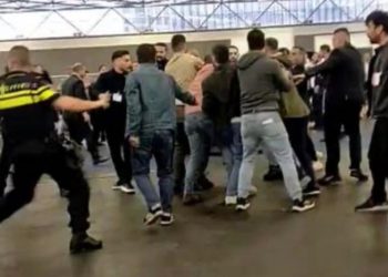 Amsterdam’da sandıklar kapandı; Provokatörler ortalığı karıştırdı