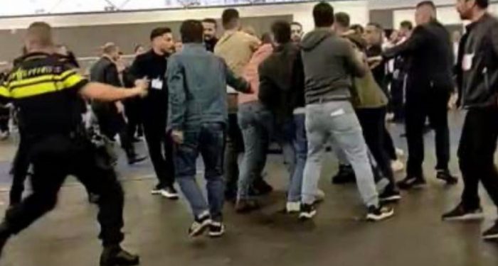 Amsterdam’da sandıklar kapandı; Provokatörler ortalığı karıştırdı