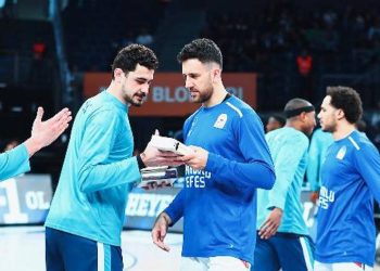 Anadolu Efes depremzedeler için binlerce kitap topladı