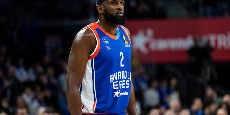 Anadolu Efes’in yıldızı Cris Singleton kalp krizi geçirdi