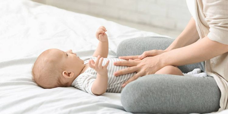 Anne sütü kolikten koruyor: Bebekleri rahatlatacak 7 yöntem