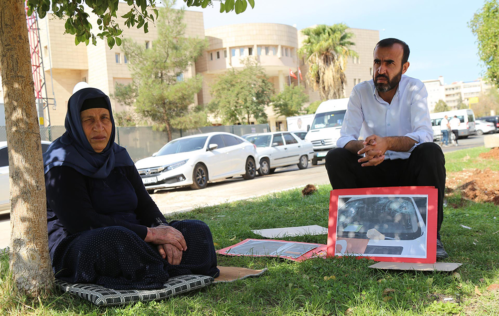 Annesiyle ‘adalet nöbeti’ tutan Ferit Şenyaşar, Yeşil Sol Parti’den milletvekili seçildi