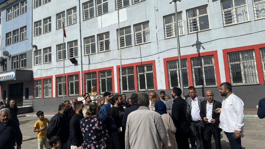 Antep'te seçmenler habersizce görevli yapılmış: Okullarında oy kullanamadılar