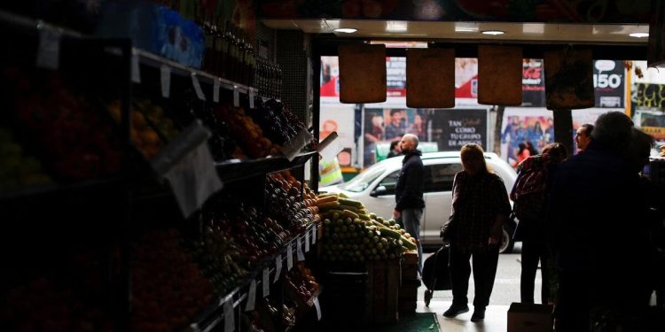 Arjantin'de enflasyon yüzde 100'ü aştı: Artık sadece ayda bir et yiyebiliyoruz