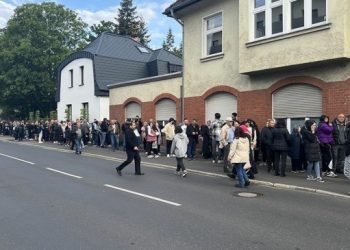 Avrupa’da son durum: Seçmen yanına birkaç kişiyi alarak sandığa gidiyor