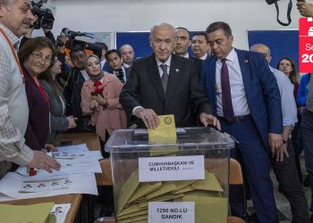 Bahçeli'nin oy kullandığı sandıktan Kılıçdaroğlu birinci çıktı