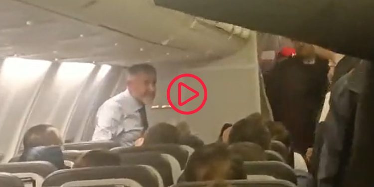 Bakan Nebati yolcularla tartıştı: Seçimi AK Parti kazandı, hazmedin kardeşim!