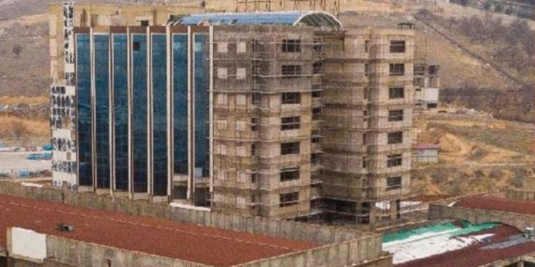 Bakanlık araziyi depremzedeler için verdi: Malatya Belediyesi otel ve AVM yaptı