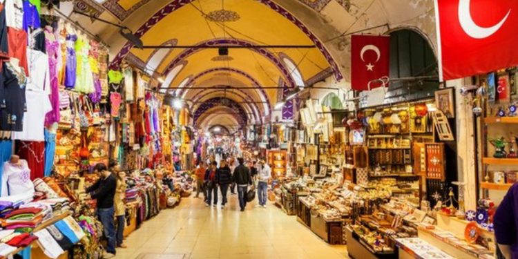 Bakanlıktan turistik bölgedeki esnafa etiket uyarısı