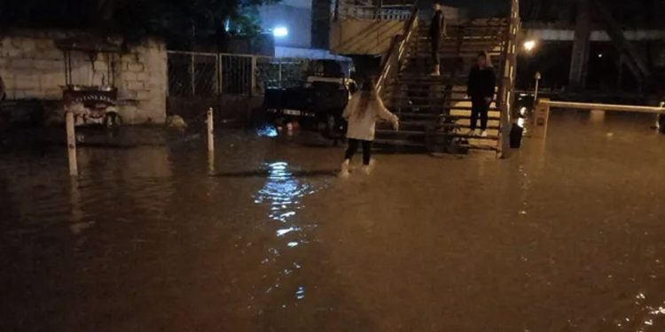 Balıkesir’de 30 dakikada metrekareye 50 kilogram yağış düştü