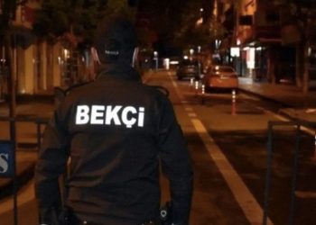 Bekçi uyuşturucu maddeyi yok edip şüphelinin parasını aldı: Beş ayrı suçtan dava açıldı