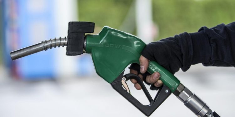 Benzin ve motorine zam: Bu geceden itibaren geçerli olacak