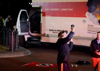 Beyaz Saray bariyerlerine kamyonla çarptı, araçtan Nazi bayrağı çıktı