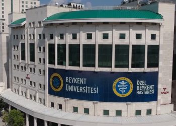 Beykent Üniversitesi depremzede öğrencileri mağdur etti; eğitim uzaktan sınavlar yüz yüze