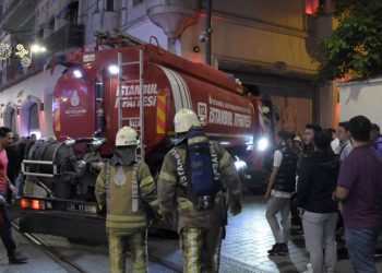 Beyoğlu’nda gece kulübünde yangın çıktı