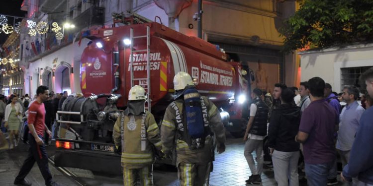 Beyoğlu’nda gece kulübünde yangın çıktı