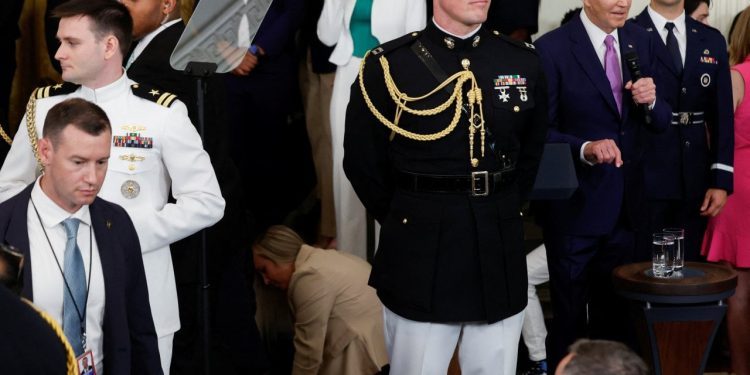 Biden'ın Beyaz Saray'da ağırladığı basketbolcu bayıldı