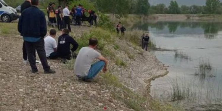 Bilecik’te otomobil göle uçtu: 3 ölü, 2 yaralı