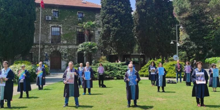 Boğaziçili akademisyenler 581'inci kez rektörlüğe sırtını döndü