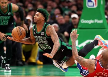 Boston Celtics, 34 sayı farkla yendiği 76ers karşısında seriyi eşitledi