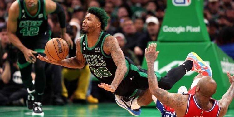 Boston Celtics, 34 sayı farkla yendiği 76ers karşısında seriyi eşitledi