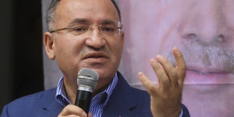 Bozdağ: Pahalılık var, ekonomik kriz yok