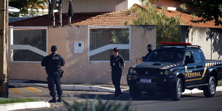 Brezilya: Eski devlet başkanı Bolsonaro'nun evine 'aşı' baskını, iki yardımcısı gözaltında