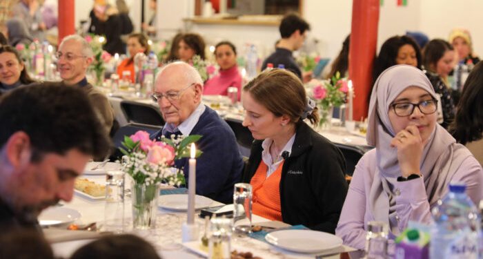 Brüksel’deki dayanışma iftarında sofra bu kez depremzedeler için kuruldu