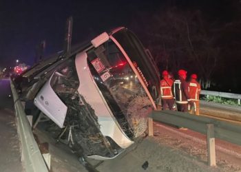 Bursa'da öğrencileri taşıyan tur otobüsü devrildi: Ölü ve yaralılar var