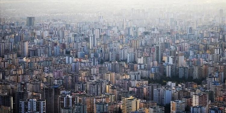 Büyükşehirlerde maaş, kiraya yetmiyor