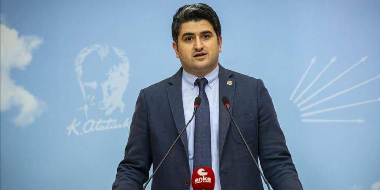 CHP Grup Başkanvekili Özgür Özel, “Cumhuriyet Halk Partisi’nin sisteminde, sandık görevlisinde seçim sonucunu etkileyecek bir eksiklik yok. Onursal Adıgüzel’in istifa etmesini gerektirecek hiçbir şey yoktu. Sistem sabaha kadar tıkır tıkır çalıştı” dedi.