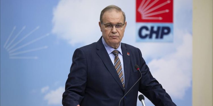 CHP Sözcüsü Faik Öztrak, “Beş yıl önce ‘Ver yetkiyi gör etkiyi’ diyerek gelen Erdoğan; dövizlerimizi tüketti, paramızı pul etti” diye yazdı.
