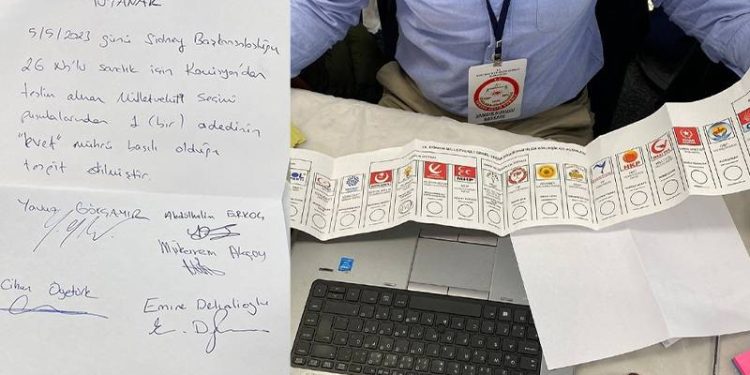 Avustralya’nın Sidney kentinde bugün 26 No’lu sandıkta, milletvekili seçimi için henüz kullanılmamış oy pusulasında AKP’ye evet mührü basıldığı ortaya çıktı. Bu durum tutanak altına alınırken, CHP; Yurt Dışı İlçe Seçim Kurulu’na suç duyurusunda bulunacaklarını açıkladı.