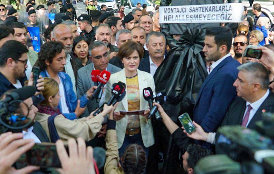 CHP’den AKP’ye siyah çelenk: ‘Montajcı sahtekârlarla helalleşmeyeceğiz’