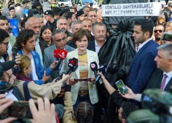 CHP’den AKP’ye siyah çelenk: ‘Montajcı sahtekârlarla helalleşmeyeceğiz’