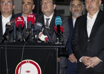 CHP’den YSK’ye ziyaret: Sonuç kesinleşene kadar görevimizin başındayız