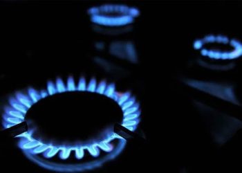 CHP Genel Başkan Yardımcısı Ahmet Akın, konutlardaki ücretsiz doğal gaz uygulamasına ilişkin olarak, "Seçim doğal gazı, kamu ve emekli maaşlarını düşürecek. Doğal gazda enflasyon hesaplamasında 'sıfır fiyat' uygulamasının kabul edilmesi, memur ve emeklilere Haziran 2023'ten sonra 6 ay boyunca ödenecek ücreti düşürecek" dedi.