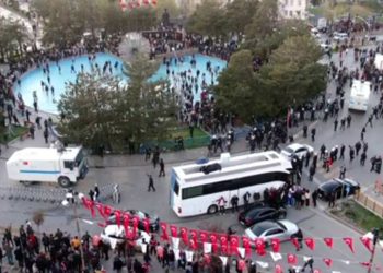 CHP'li Bakan Erzurum'dan bir polisin mesajını paylaştı: Yaşananlardan çok utandım