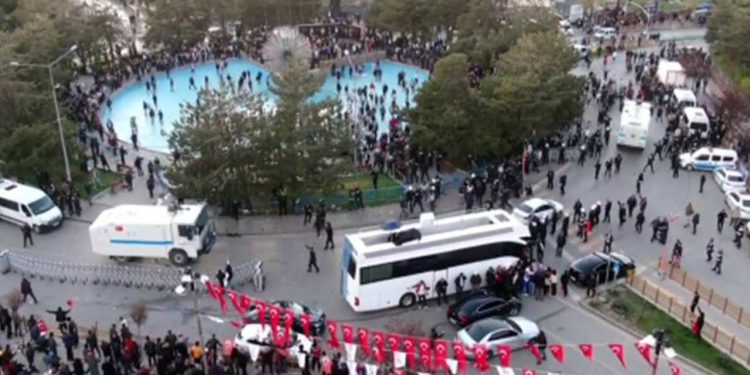 CHP'li Bakan Erzurum'dan bir polisin mesajını paylaştı: Yaşananlardan çok utandım