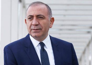 CHP İstanbul Milletvekili Gürsel Tekin, "Seçim çalışması yapmak üzere Kars ilimize görevlendirildim. 12 milyon seçmenin olduğu, sokak sokak bildiğim İstanbul’da çalışmaya devam edeceğim. Özellikle oy kaybettiğimiz veya yeterli oyu alamadığımız ilçelerimizde olacağım" şeklinde bir paylaşım yaptı.