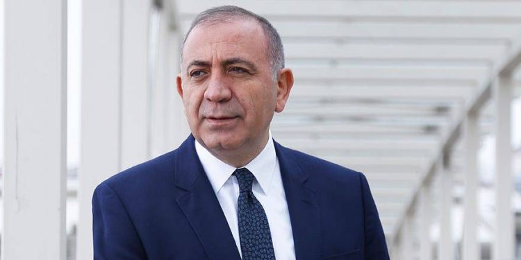 CHP İstanbul Milletvekili Gürsel Tekin, "Seçim çalışması yapmak üzere Kars ilimize görevlendirildim. 12 milyon seçmenin olduğu, sokak sokak bildiğim İstanbul’da çalışmaya devam edeceğim. Özellikle oy kaybettiğimiz veya yeterli oyu alamadığımız ilçelerimizde olacağım" şeklinde bir paylaşım yaptı.