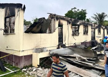 Güney Amerika ülkelerinden Guyana’da bir okul yatakhanesinde çıkan yangında 19 öğrenci hayatını kaybetti. Yangının, cep telefonuna el konulmasına kızan bir öğrencinin okulu kundaklaması sonucu çıktığı açıklandı.