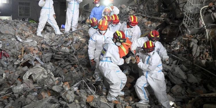Çin'de çöken binada sorumluluğu bulunan 62 yetkiliye ceza verildi