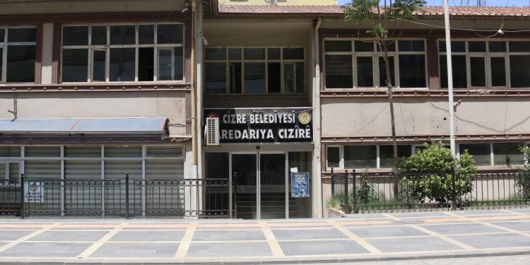 Cizre'de kayyım belediyeye ait binayı üçüncü kez satılığa çıkardı