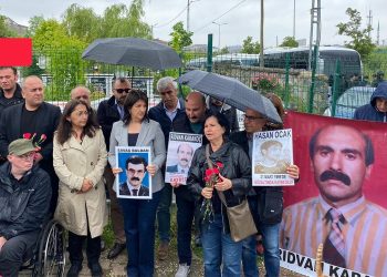 Cumartesi Anneleri, gözaltında öldürülen Ocak’ı ve Karakoç’u mezarları başında andı