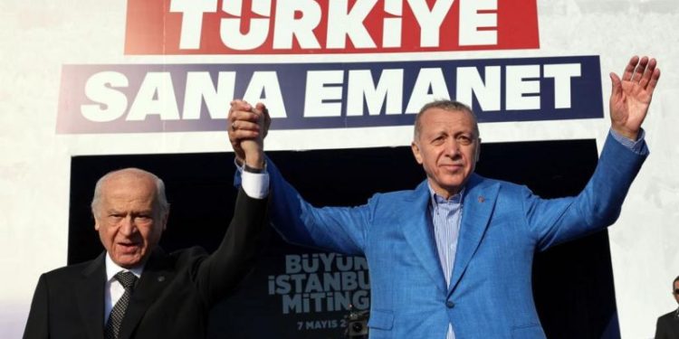 Türkiye’de Pazar günü yapılan seçimler öncesi Cumhur İttifakı’na yakın çevrelerde ve ittifak destekçileri arasında dile getirilen konulardan biri de “beka” meselesiydi. İktidar cephesinde, muhalefetin seçimi kazanmasının “beka sorunu oluşturacağı” iddiaları ortaya atıldı.