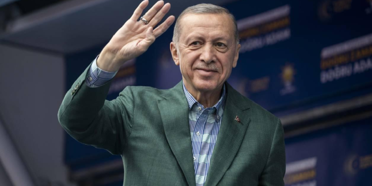 Cumhurbaşkanı Erdoğan, iktidarları boyunca gençlerin yaşam tarzına müdahale etmediklerini iddia etti